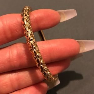 Beautiful bangle clasp open up 18k gold plated
